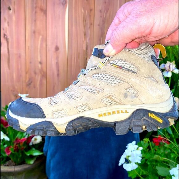 Ladies Merrell Moab above the ankle hiking boots with Vibram soles sized 7 - Picture 6 of 8